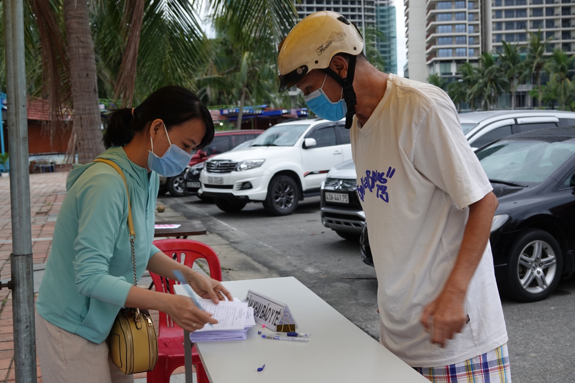 Đà Nẵng nới lỏng giãn cách: “Ly cà phê sáng nay ngon đến lạ lùng”