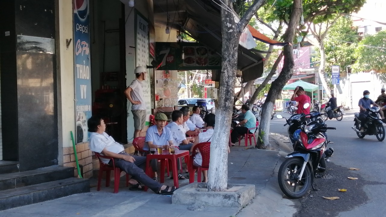 Đà Nẵng nới lỏng giãn cách: “Ly cà phê sáng nay ngon đến lạ lùng”