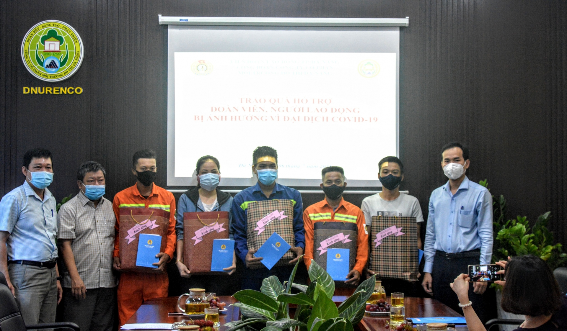 Đà Nẵng: Trao hỗ trợ cho đoàn viên, người lao động thuộc diện F1, F2 Đà Nẵng: Trao hỗ trợ cho đoàn viên, người lao động thuộc diện F1, F2