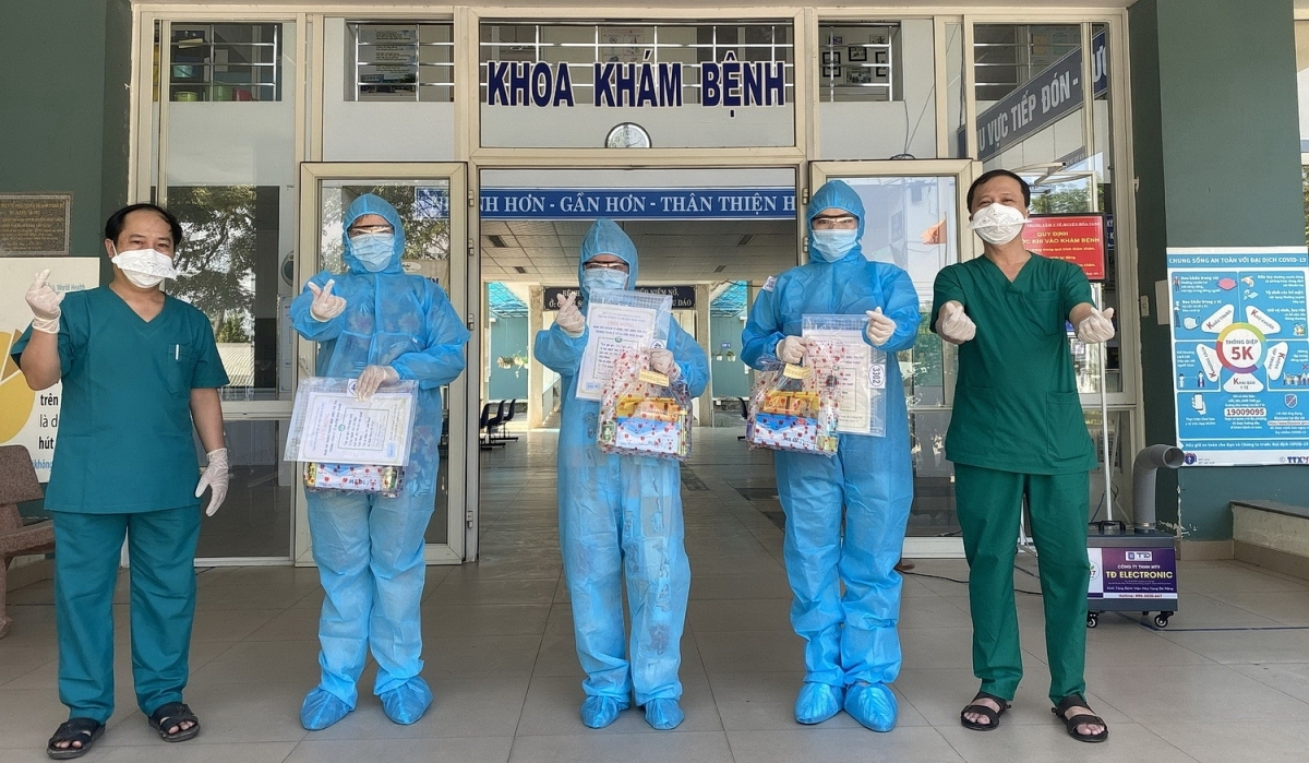 Đà Nẵng: Nữ nhân viên điều dưỡng làm việc tại khu cách ly nhiễm Covid-19 Đà Nẵng: Nữ nhân viên điều dưỡng làm việc tại khu cách ly nhiễm Covid-19