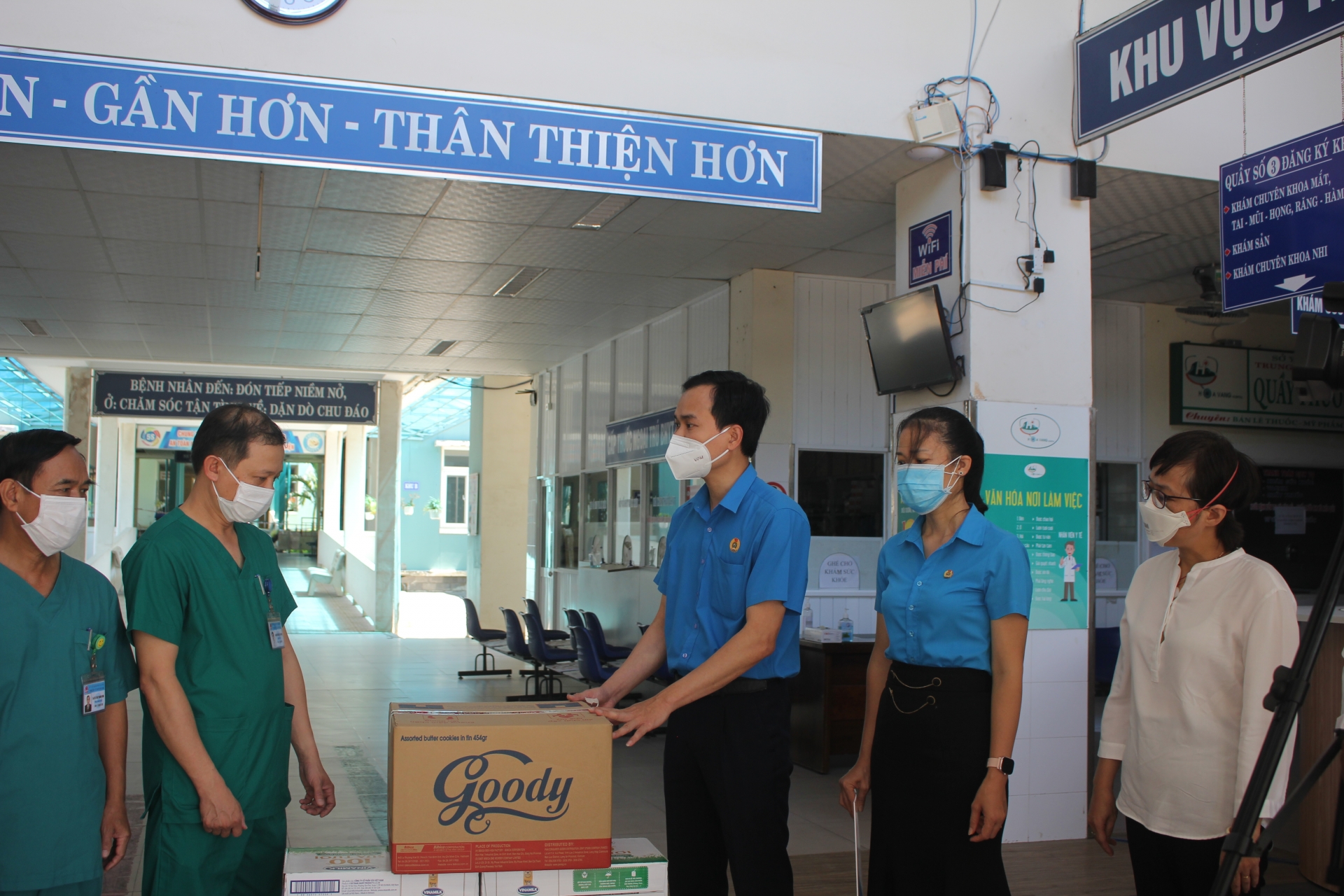 Đà Nẵng: Nữ nhân viên điều dưỡng làm việc tại khu cách ly nhiễm Covid-19 Đà Nẵng: Nữ nhân viên điều dưỡng làm việc tại khu cách ly nhiễm Covid-19