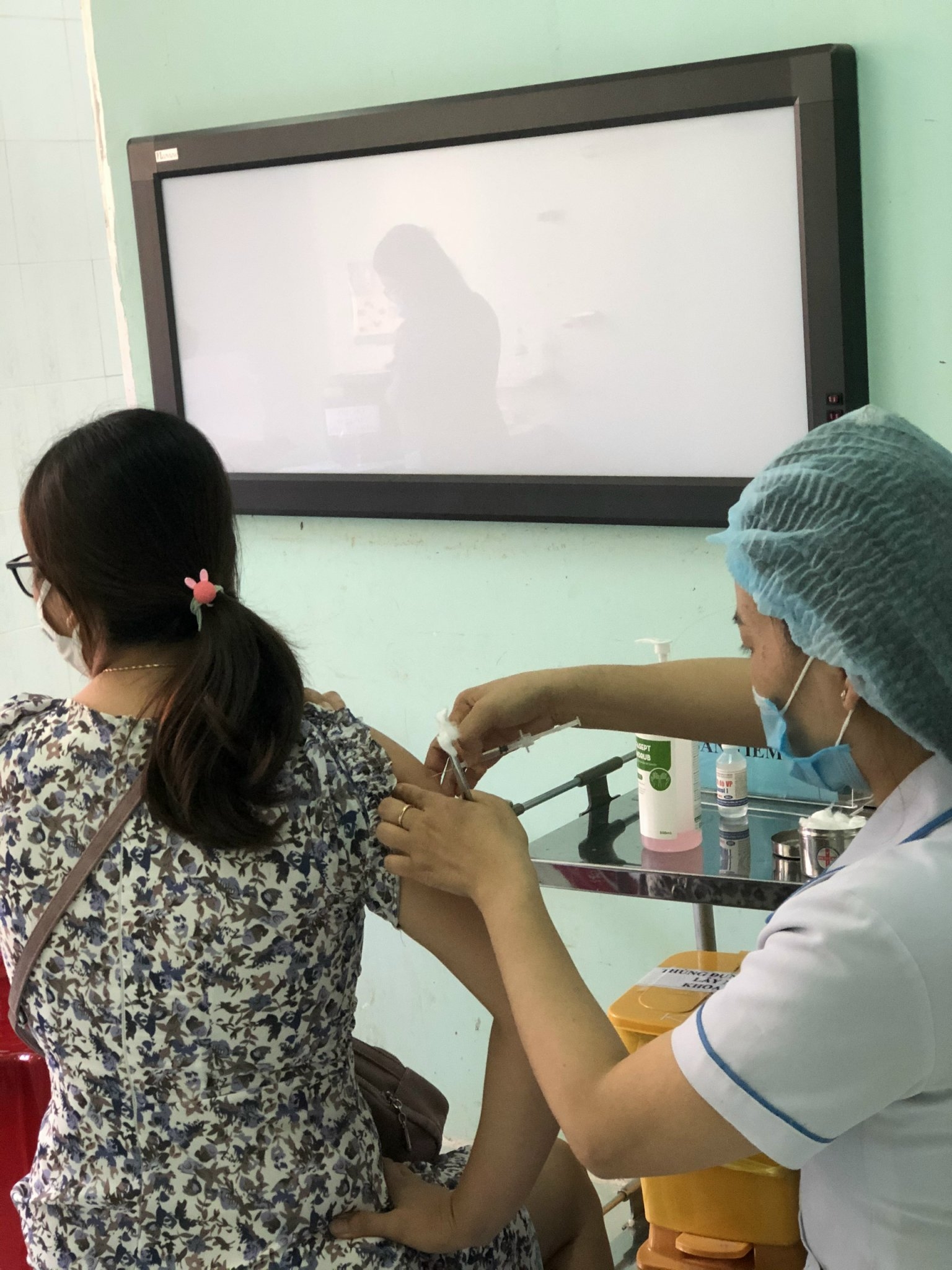 Công nhân Công ty Nhôm Đăk Nông – TKV yên tâm vì được tiêm vắc xin Công nhân Công ty Nhôm Đăk Nông – TKV yên tâm vì được tiêm vắc xin
