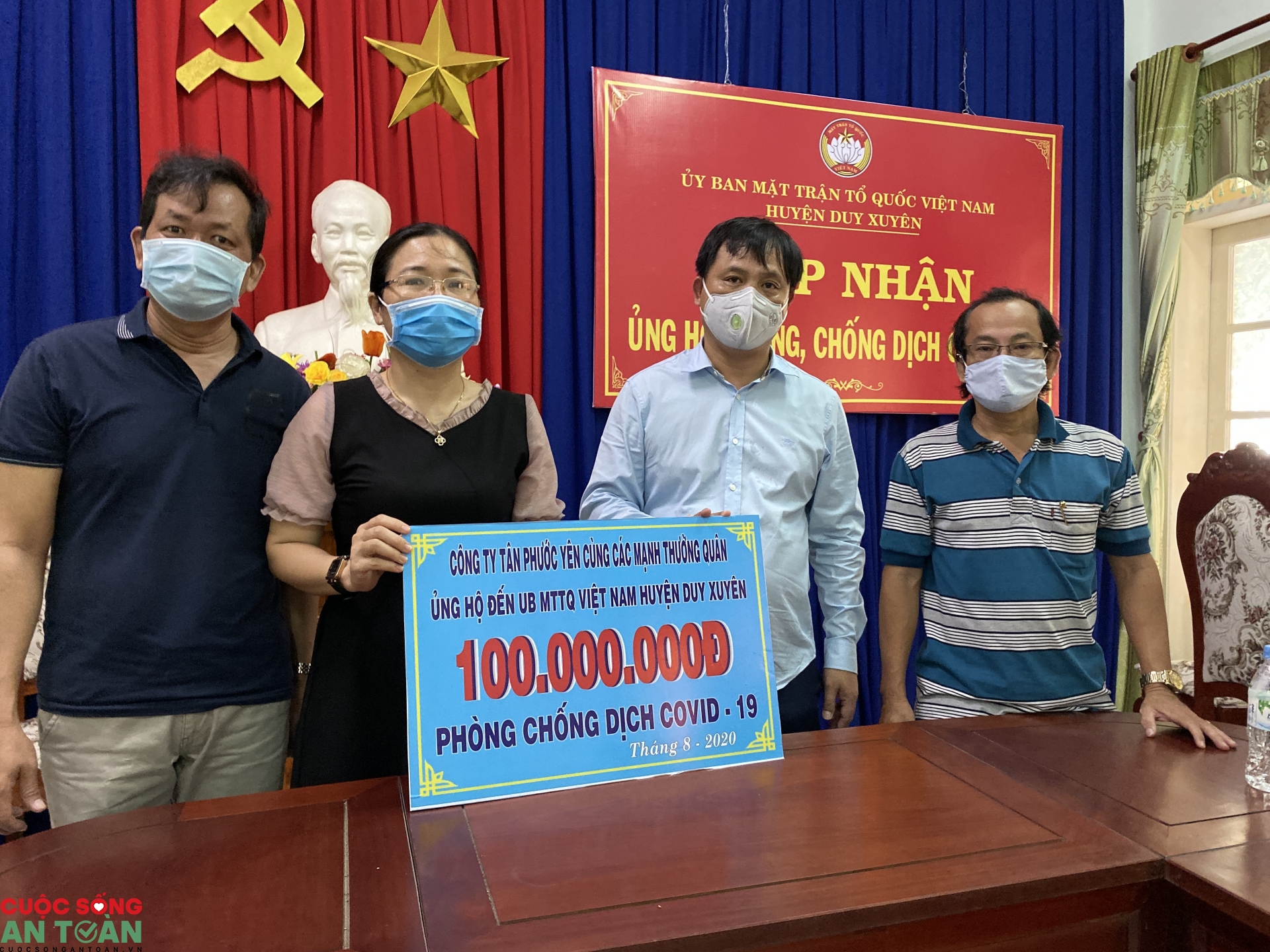 am ap nhung phan qua trao tang cac khu cach ly phong chong dich covid 19 tai quang nam