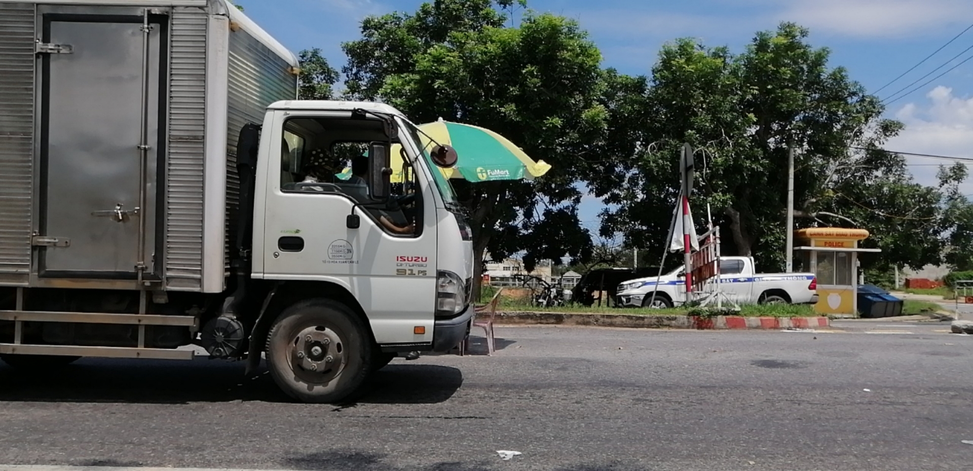 Người mẹ bật khóc tại chốt khi không thể vào Đà Nẵng chăm con sinh Người mẹ bật khóc tại chốt khi không thể vào Đà Nẵng chăm con sinh