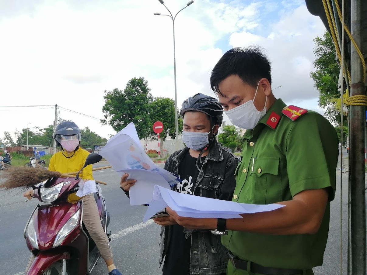 Người dân vui vẻ khi được trở về quê sau thời gian dài mắc kẹt tại Đà Nẵng