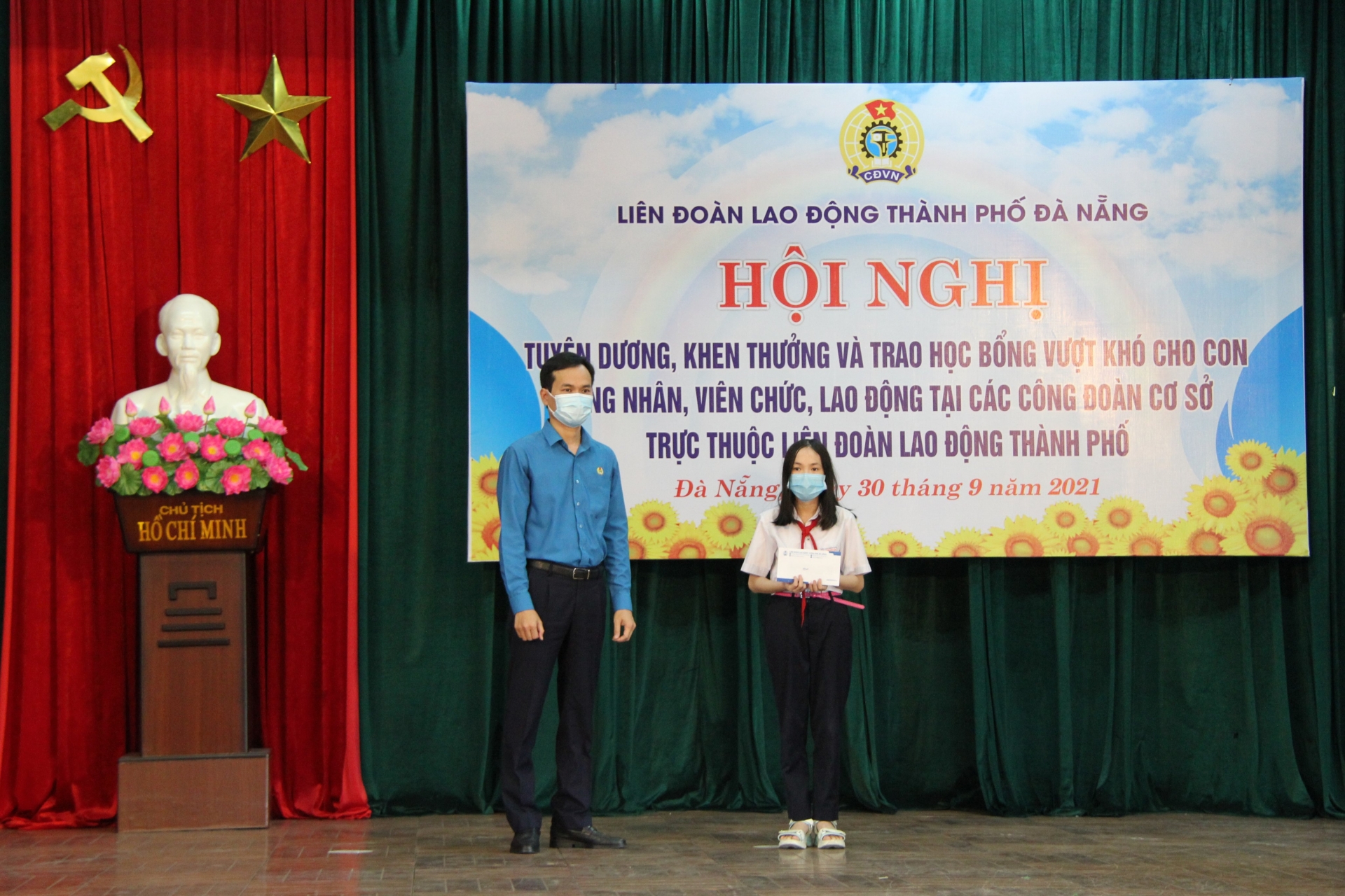 Công đoàn Đà Nẵng biểu dương con công nhân, viên chức, lao động vượt khó học giỏi Công đoàn Đà Nẵng biểu dương con công nhân, viên chức, lao động vượt khó học giỏi