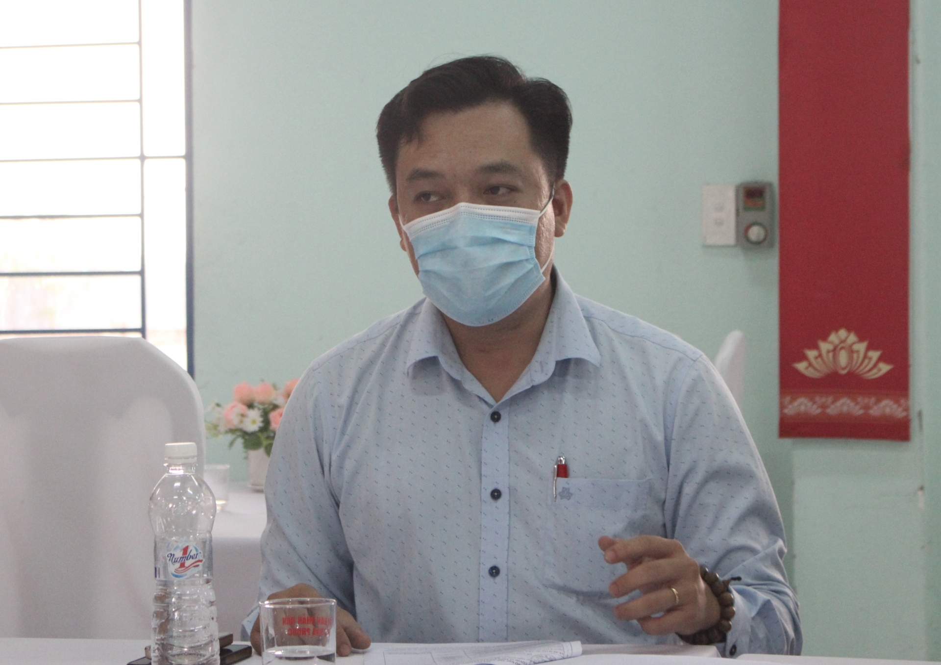 Các tình nguyện viên y tế vui mừng khi nhận được hỗ trợ đúng mức