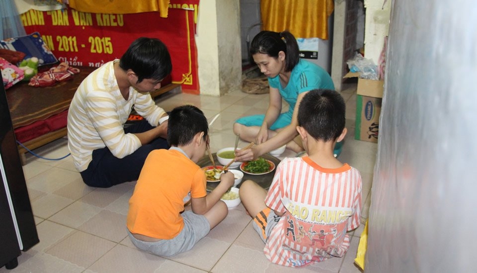 Niềm vui của công nhân xóm trọ ân tình