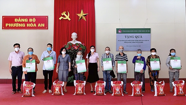 Ngân hàng Chính sách xã hội Việt Nam:Chung tay cùng Chính phủ và cộng đồng phòng, chống dịch COVID-19 Chung tay cùng Chính phủ và cộng đồng phòng, chống dịch Covid-19