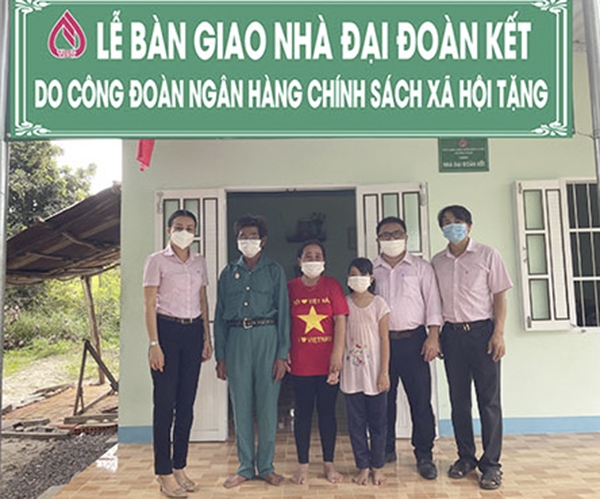 Ngân hàng Chính sách xã hội Việt Nam:Chung tay cùng Chính phủ và cộng đồng phòng, chống dịch COVID-19 Chung tay cùng Chính phủ và cộng đồng phòng, chống dịch Covid-19
