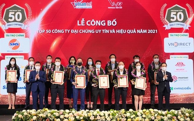 Ngân hàng TMCP Ngoại thương Việt Nam (Vietcombank): Tiếp tục dẫn đầu Top 10 ngân hàng thương mại uy tín năm 2021 Vietcombank lọt Top 50 công ty đại chúng uy tín và hiệu quả