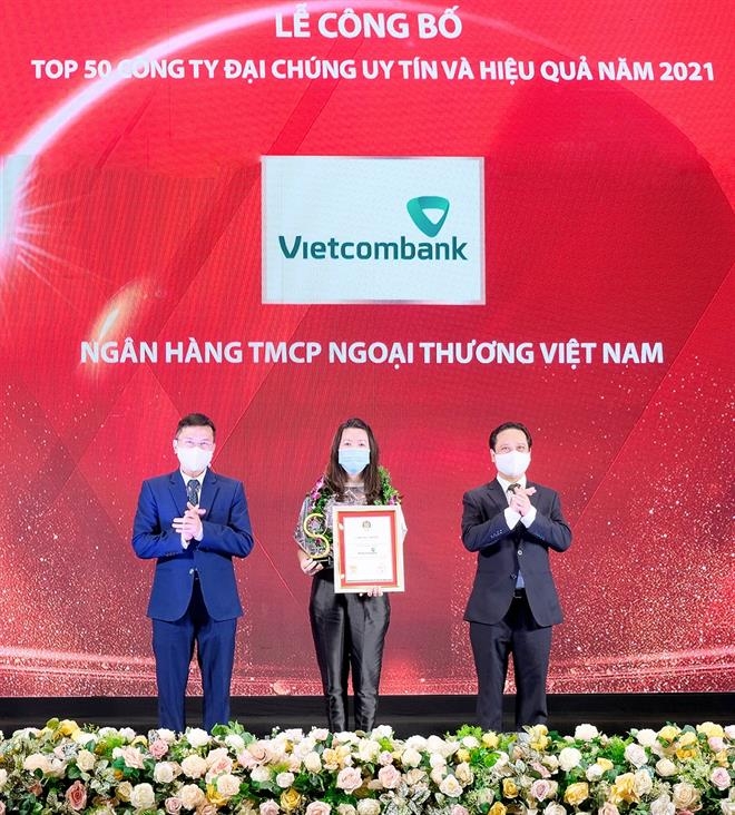 Ngân hàng TMCP Ngoại thương Việt Nam (Vietcombank): Tiếp tục dẫn đầu Top 10 ngân hàng thương mại uy tín năm 2021 Vietcombank lọt Top 50 công ty đại chúng uy tín và hiệu quả