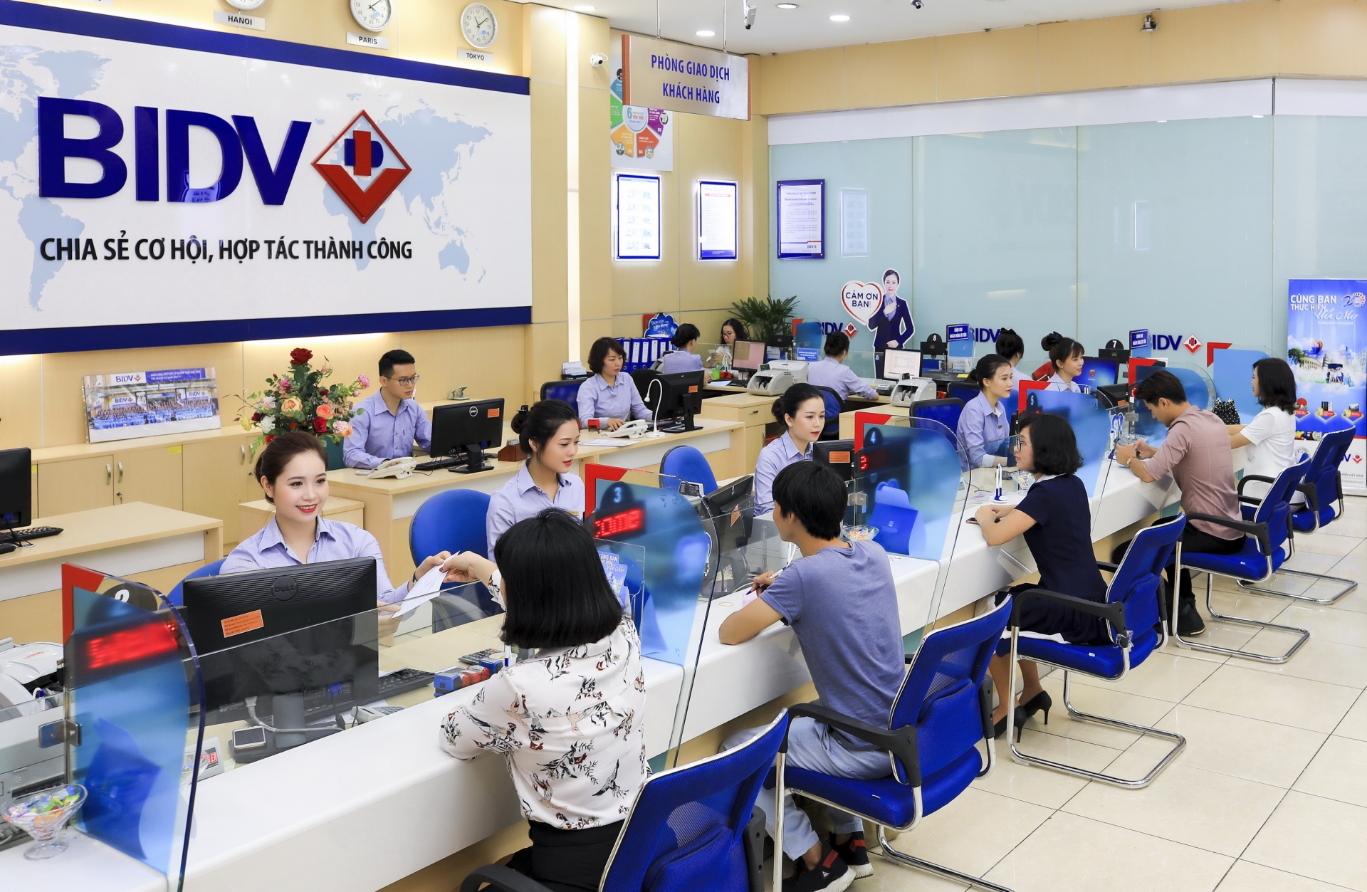 Vì sao BIDV liên tục nhận được đánh giá tích cực từ các tổ chức quốc tế? Vì sao BIDV liên tục nhận được đánh giá tích cực từ các tổ chức quốc tế?