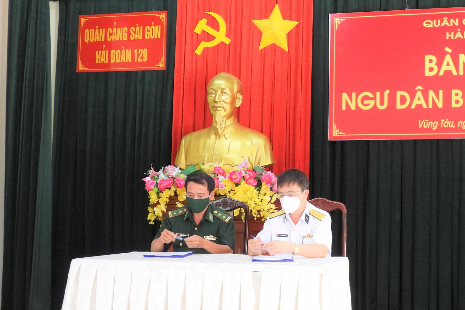Tổng công ty Tân Cảng Sài Gòn đưa ngư dân bị nạn về đất liền an toàn Tổng công ty Tân Cảng Sài Gòn đưa ngư dân bị nạn về đất liền an toàn