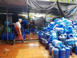 Hiểm họa từ độ “tinh khiết” của nước đóng bình rẻ tiền