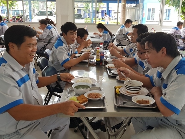 TP HCM: Công đoàn cùng doanh nghiệp lo bữa ăn sạch cho công nhân