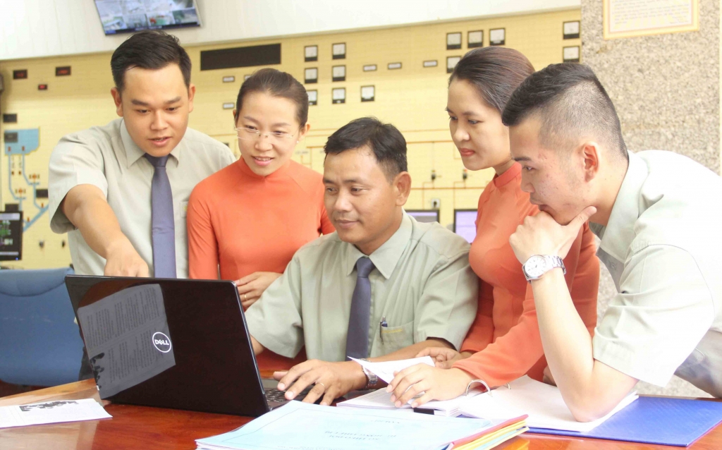 Nhân tố quan trọng trong việc nâng cao chất lượng đội ngũ cán bộ công đoàn nhan to quan trong trong viec nang cao chat luong doi ngu can bo cong doan