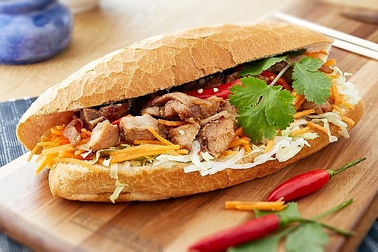 15 người nghi bị ngộ độc thực phẩm do ăn bánh mì ở Cam Ranh, Khánh Hòa 15 nguoi nghi bi ngo doc thuc pham do an banh mi o cam ranh khanh hoa
