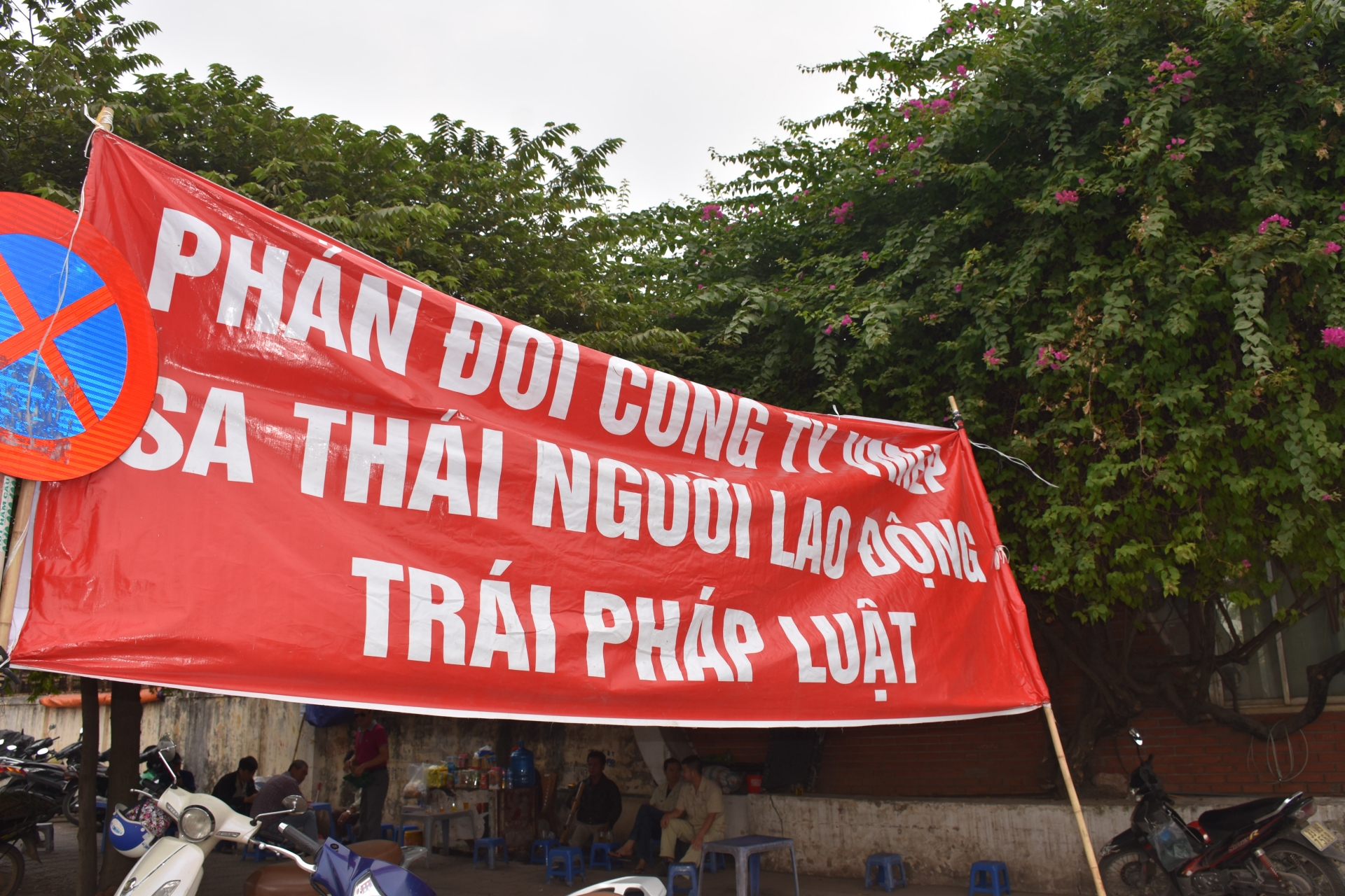 Hành trang tuổi già của những công nhân bị lấy đi tuổi trẻ hanh trang tuoi gia cua nhung cong nhan bi lay di tuoi tre