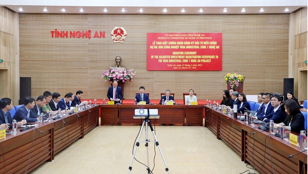 Nghệ An trao Giấy chứng nhận đăng ký đầu tư điều chỉnh dự án Khu công nghiệp WHA Nghệ An trao Giấy chứng nhận đăng ký đầu tư điều chỉnh dự án Khu công nghiệp WHA