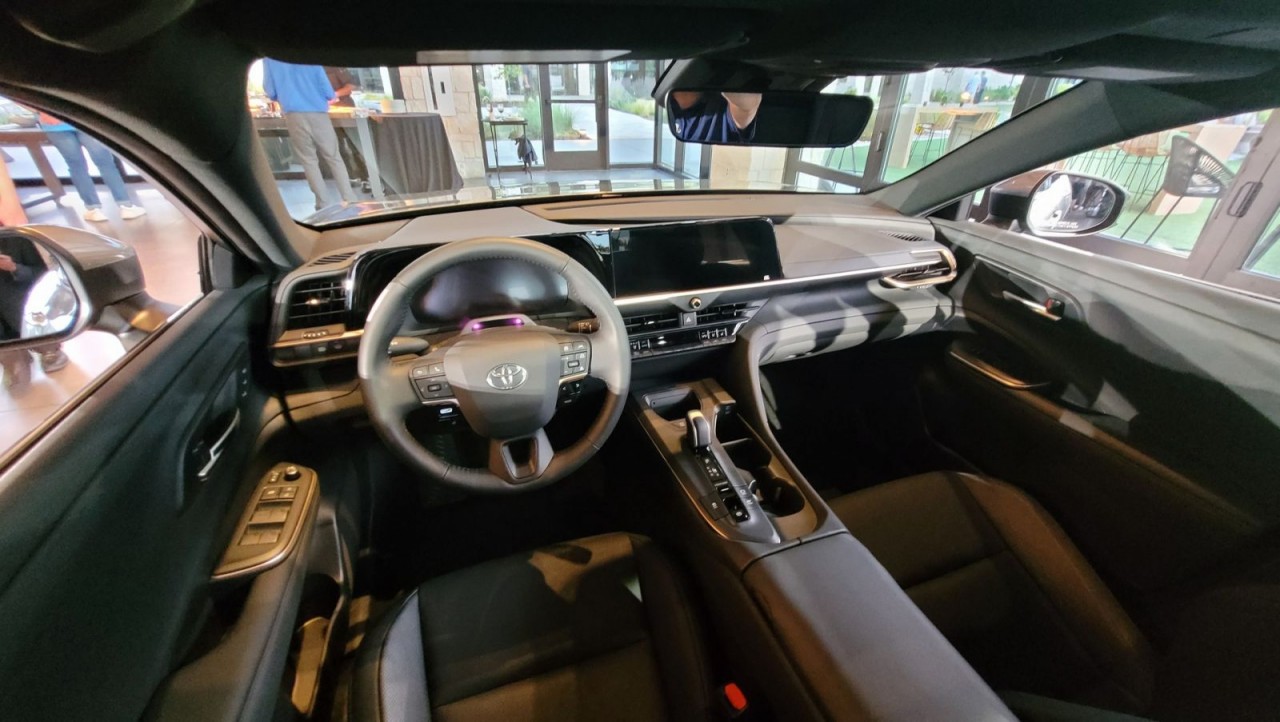 Cận cảnh Toyota Crown 2023 thế hệ mới Cận cảnh Toyota Crown 2023 thế hệ mới