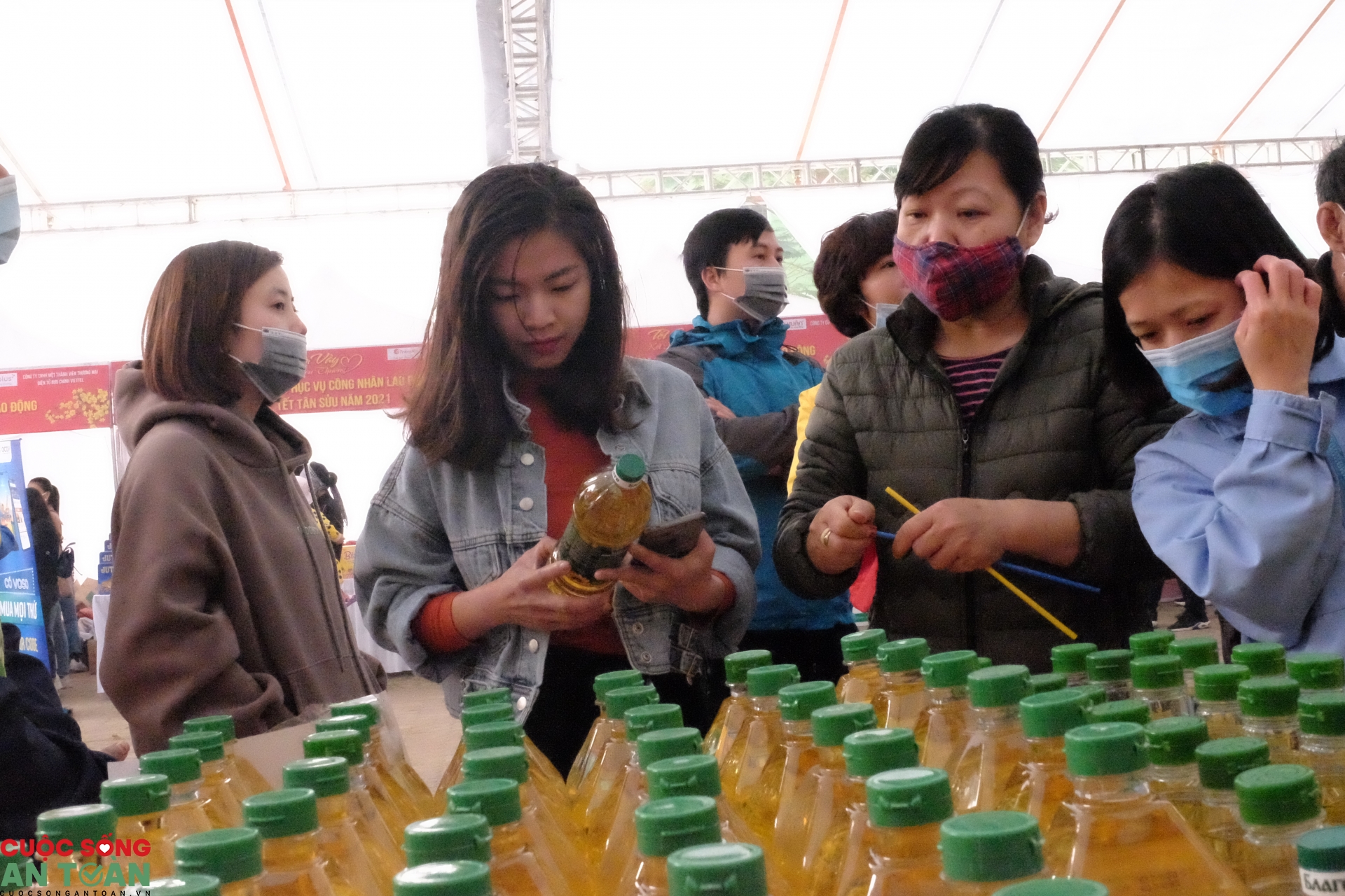 Công nhân Hà Nội nô nức tham dự “Tết sum vầy” Công nhân Hà Nội nô nức tham dự “Tết sum vầy”