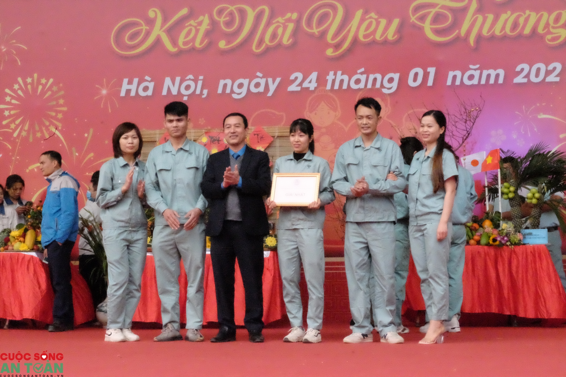 Công nhân Hà Nội nô nức tham dự “Tết sum vầy” Công nhân Hà Nội nô nức tham dự “Tết sum vầy”
