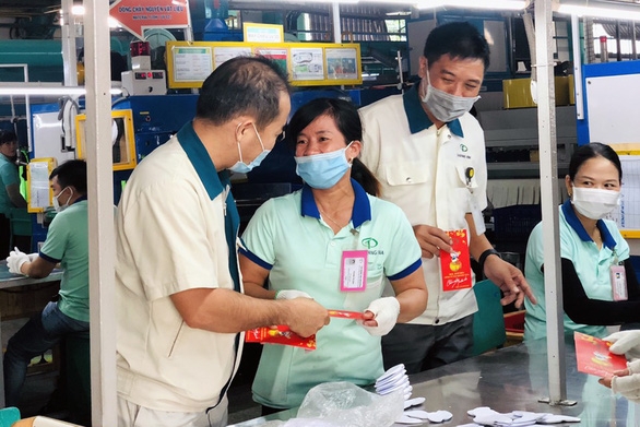 Ứng ngân sách từ tập đoàn để chi thưởng Tết cho công nhân gần 500 tỷ đồng