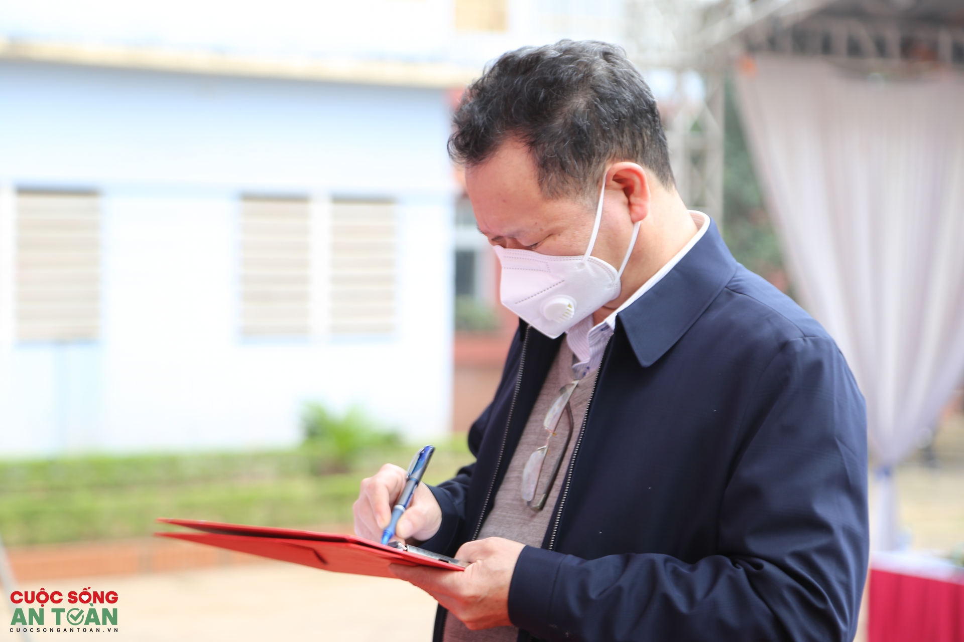 Công nhân Thủ đô trổ tài gói bánh chưng, bày mâm ngũ quả trong “Tết sum vầy” Công nhân Thủ đô trổ tài gói bánh chưng, bày mâm ngũ quả trong “Tết sum vầy”