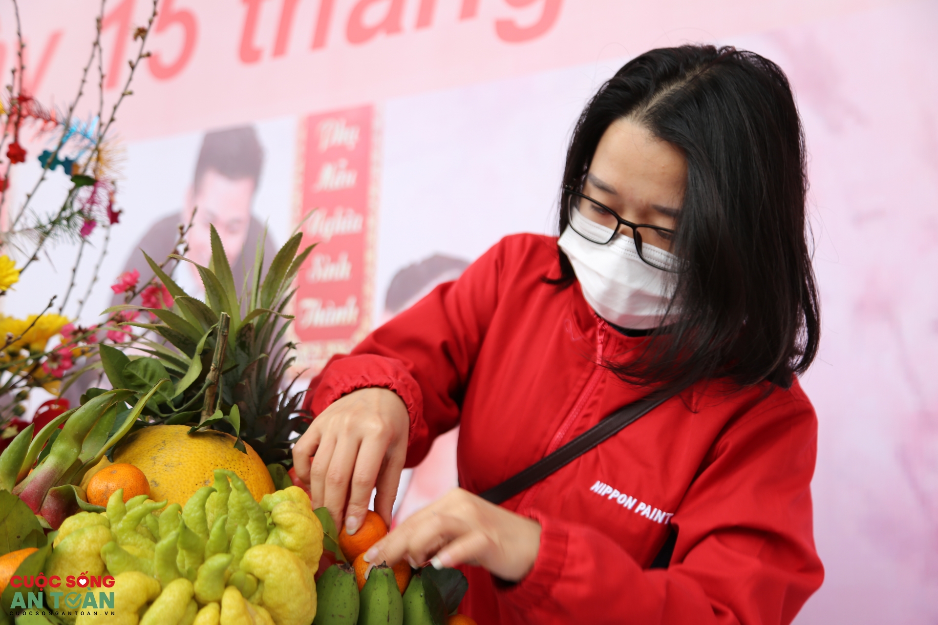 Công nhân Thủ đô trổ tài gói bánh chưng, bày mâm ngũ quả trong “Tết sum vầy” Công nhân Thủ đô trổ tài gói bánh chưng, bày mâm ngũ quả trong “Tết sum vầy”