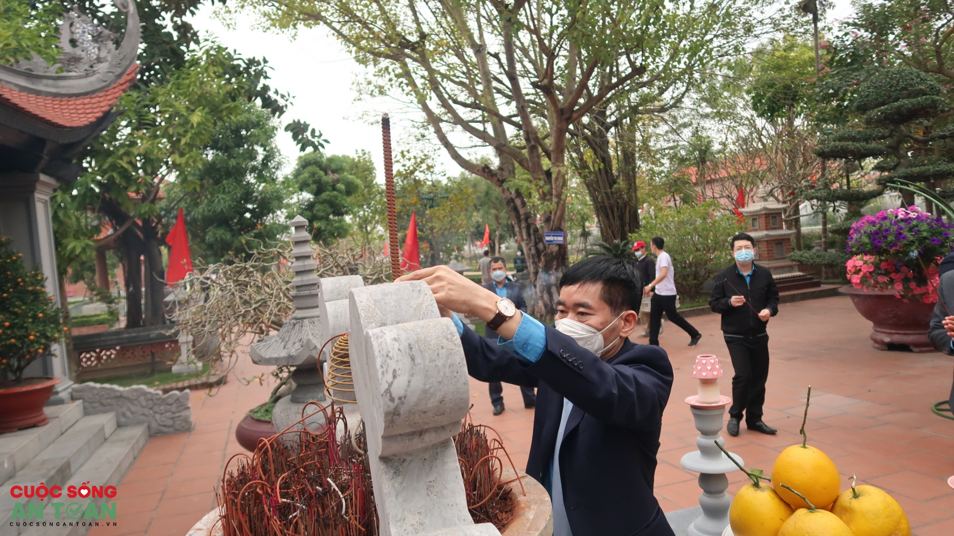 Tổng LĐLĐ Việt Nam dâng hương tưởng niệm đồng chí Nguyễn Đức Cảnh Tổng LĐLĐ Việt Nam dâng hương tưởng niệm đồng chí Nguyễn Đức Cảnh