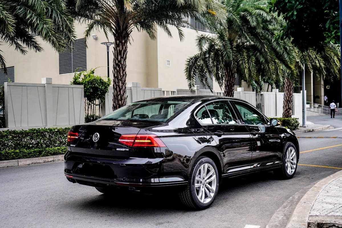 volkswagen viet nam ho tro 100 phi truoc ba cho khach hang khi mua xe