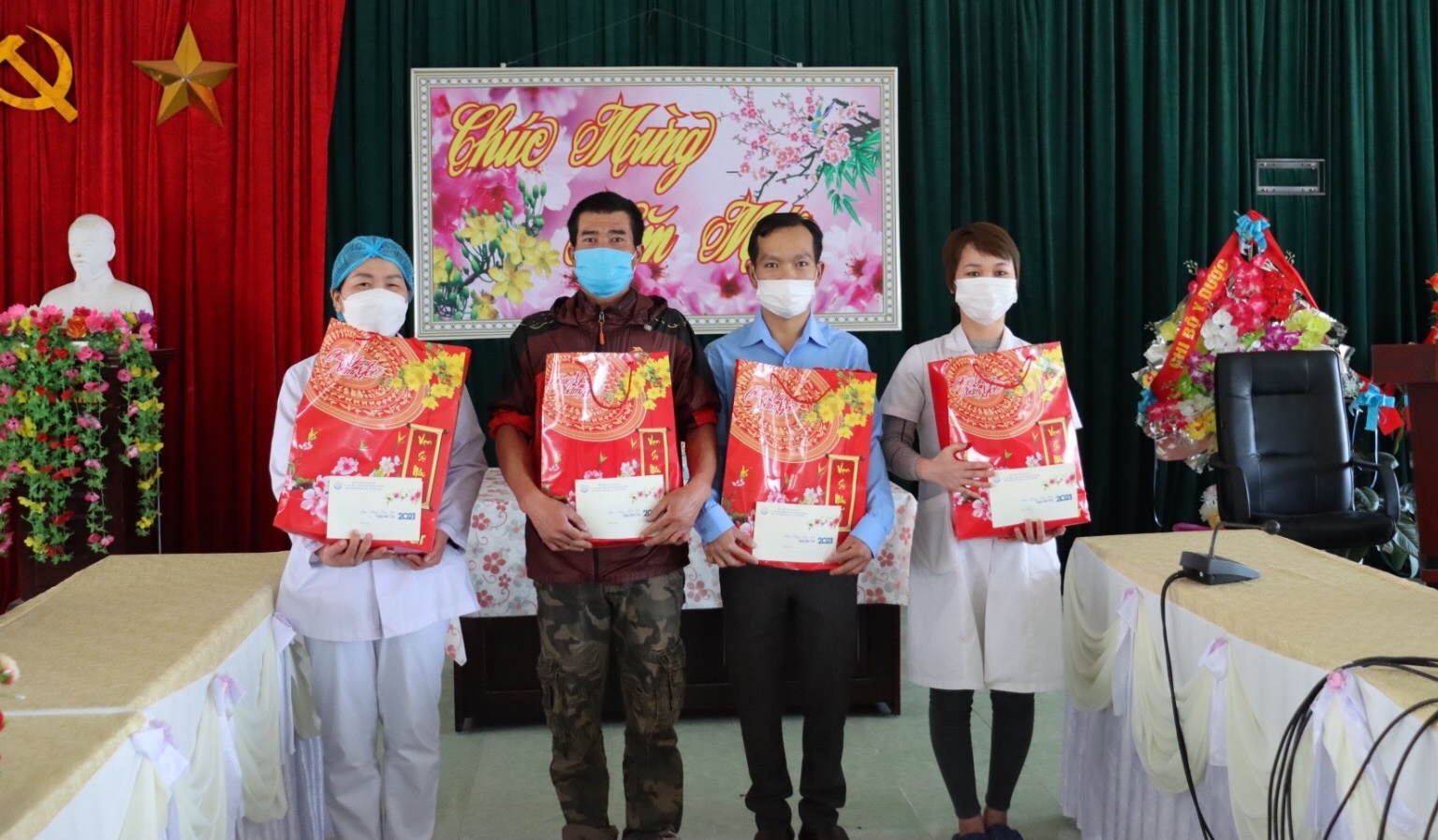 Những y bác sĩ đón Tết nơi rẻo cao Tây Bắc Những y bác sĩ đón Tết nơi rẻo cao Tây Bắc