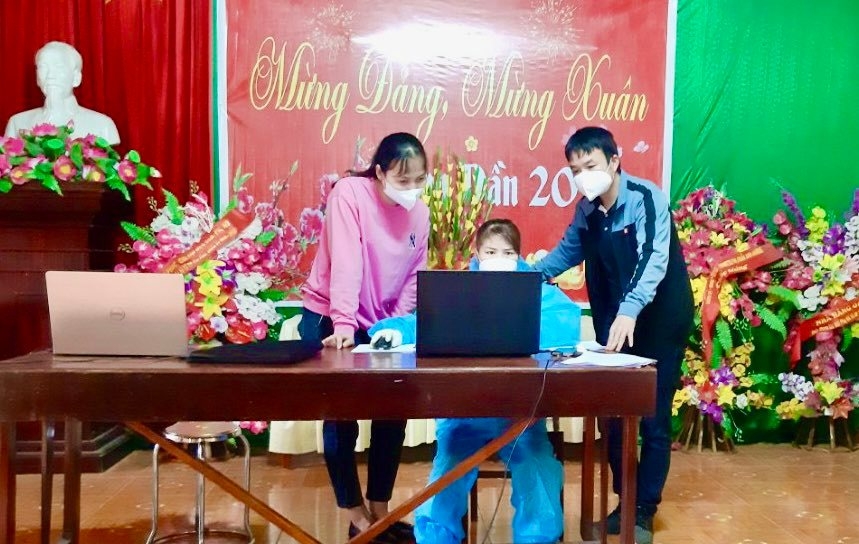 Đoàn viên tình nguyện nhập dữ liệu F0 nghỉ việc hưởng BHXH