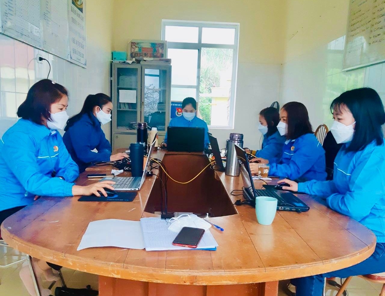 Đoàn viên tình nguyện nhập dữ liệu F0 nghỉ việc hưởng BHXH