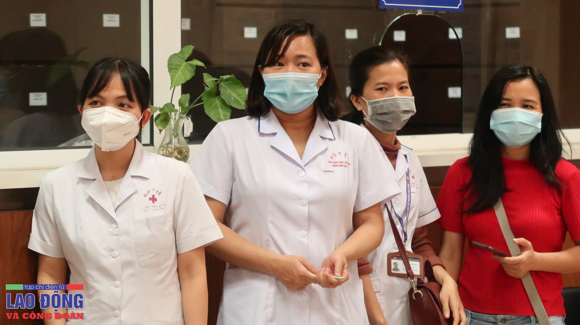 Bệnh viện lại nợ lương, “blouse trắng” thấp thỏm trong gánh nặng cơm áo