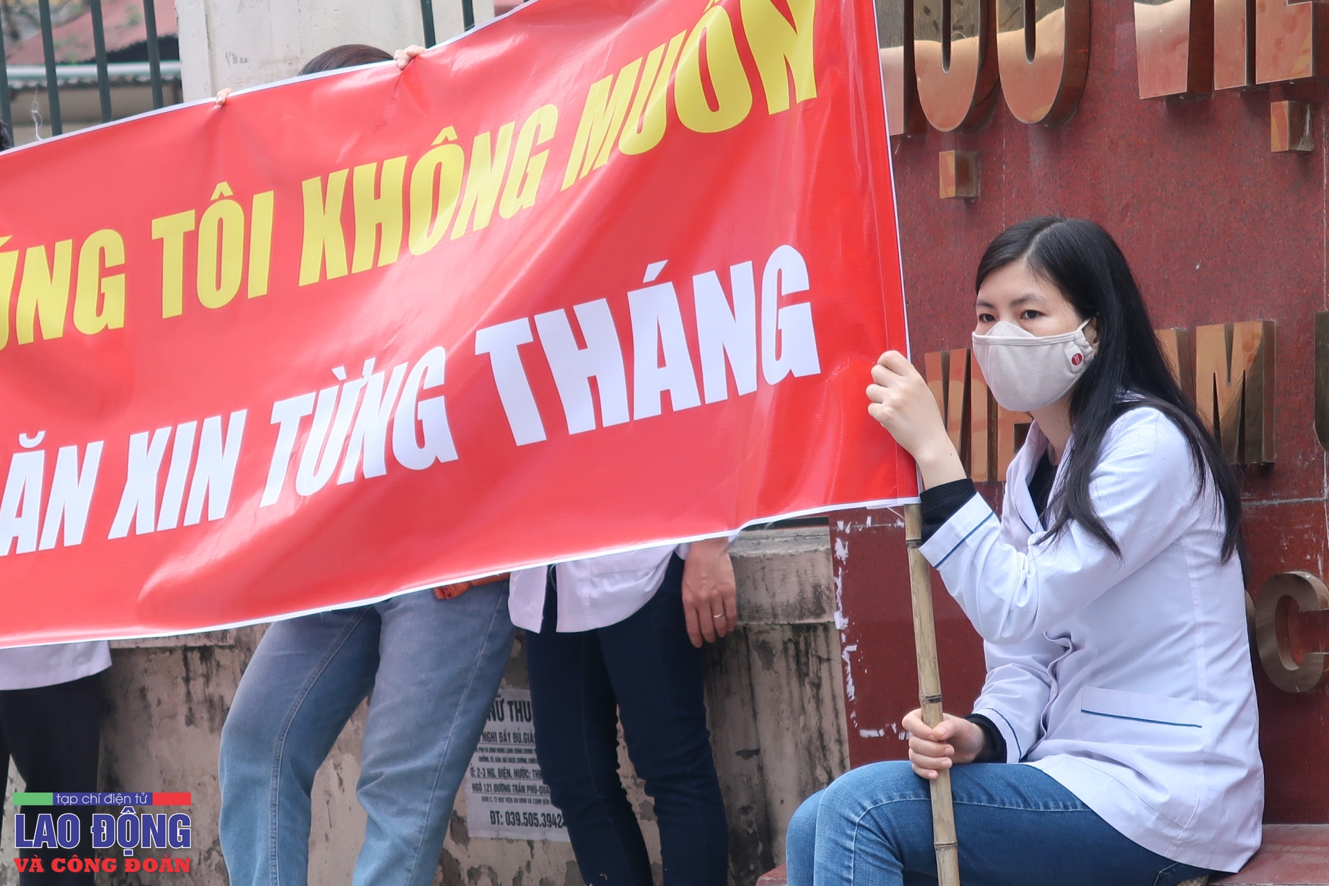 Cán bộ y tế Bệnh viện Tuệ Tĩnh tiếp tục xuống đường đòi quyền lợi