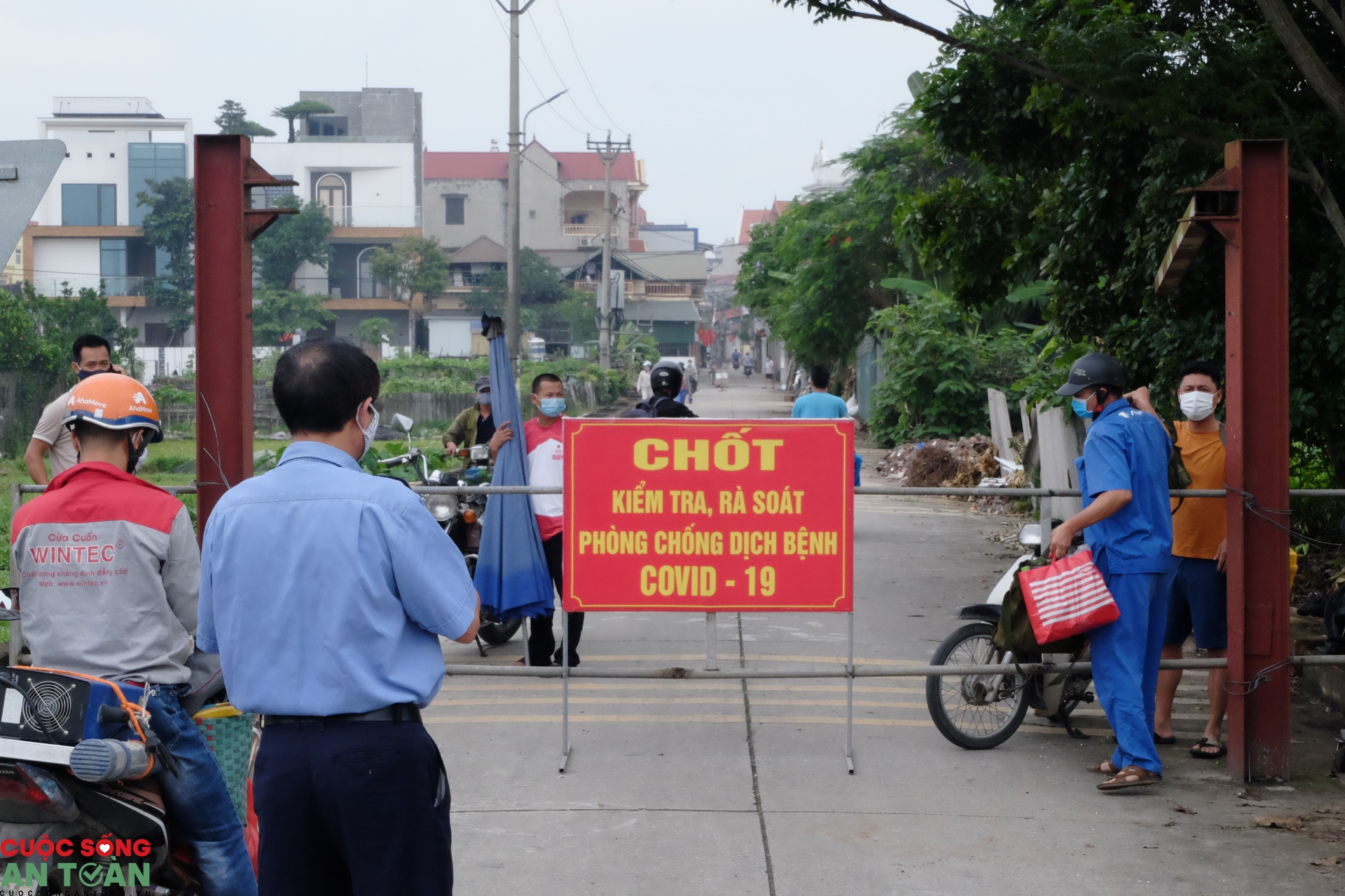 Đông Anh, Hà Nội: Lập nhiều chốt kiểm soát do liên quan ca bệnh Covid-19 Đông Anh, Hà Nội: Lập nhiều chốt kiểm soát do liên quan ca bệnh Covid-19