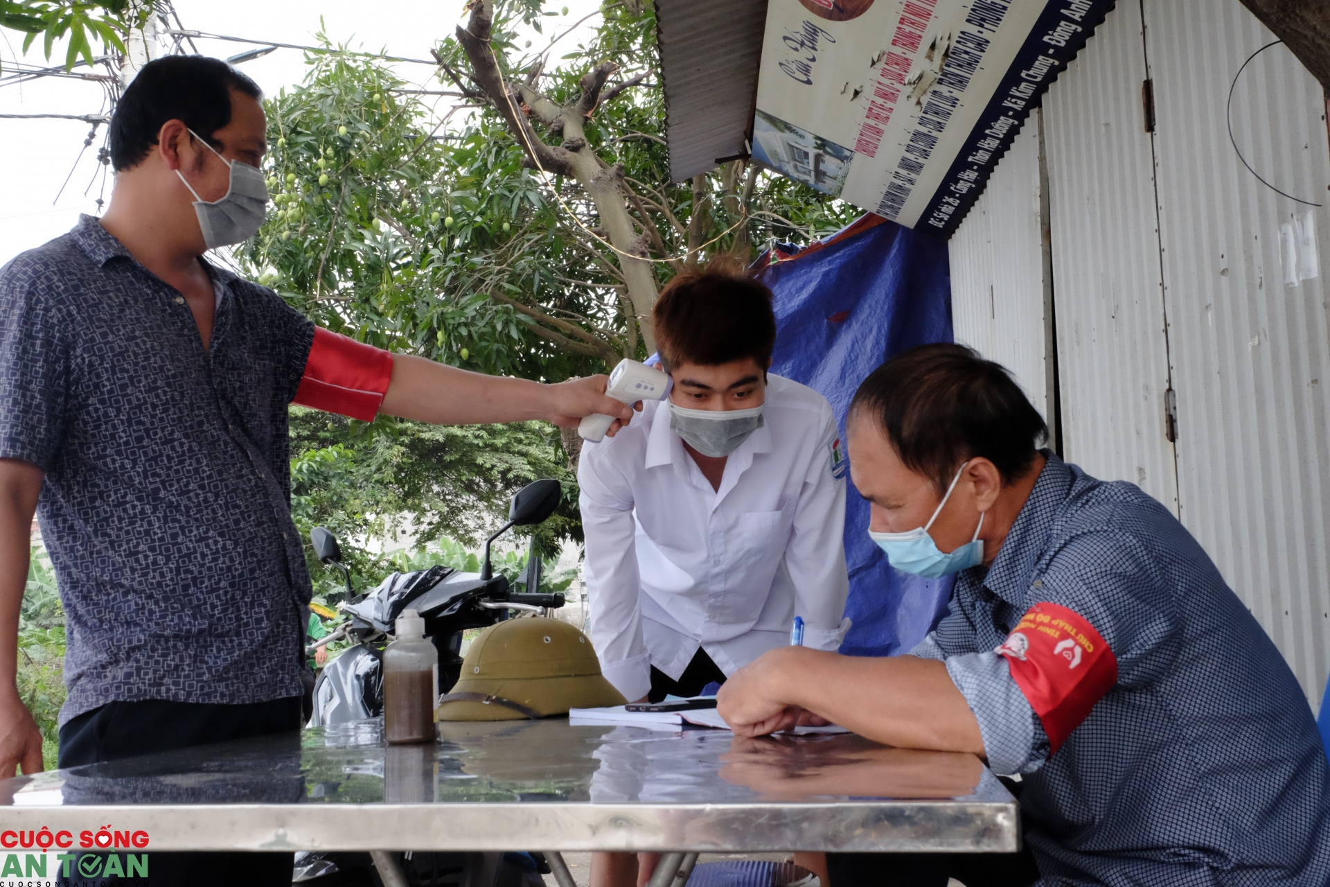 Đông Anh, Hà Nội: Lập nhiều chốt kiểm soát do liên quan ca bệnh Covid-19 Đông Anh, Hà Nội: Lập nhiều chốt kiểm soát do liên quan ca bệnh Covid-19