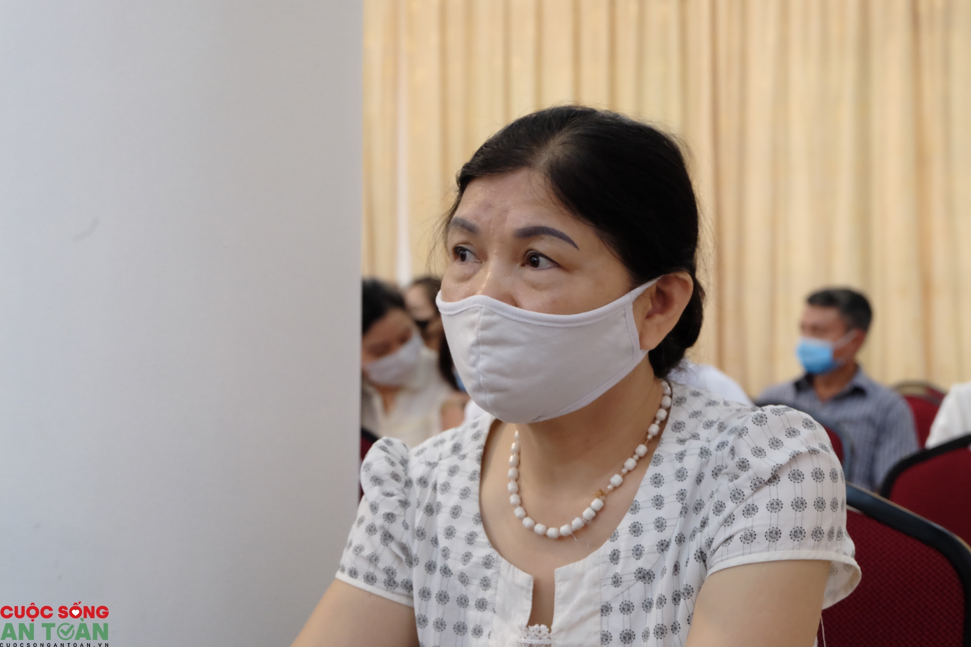 Chủ tịch LĐLĐ TP Hà Nội tiếp xúc cử tri tại quận Cầu Giấy