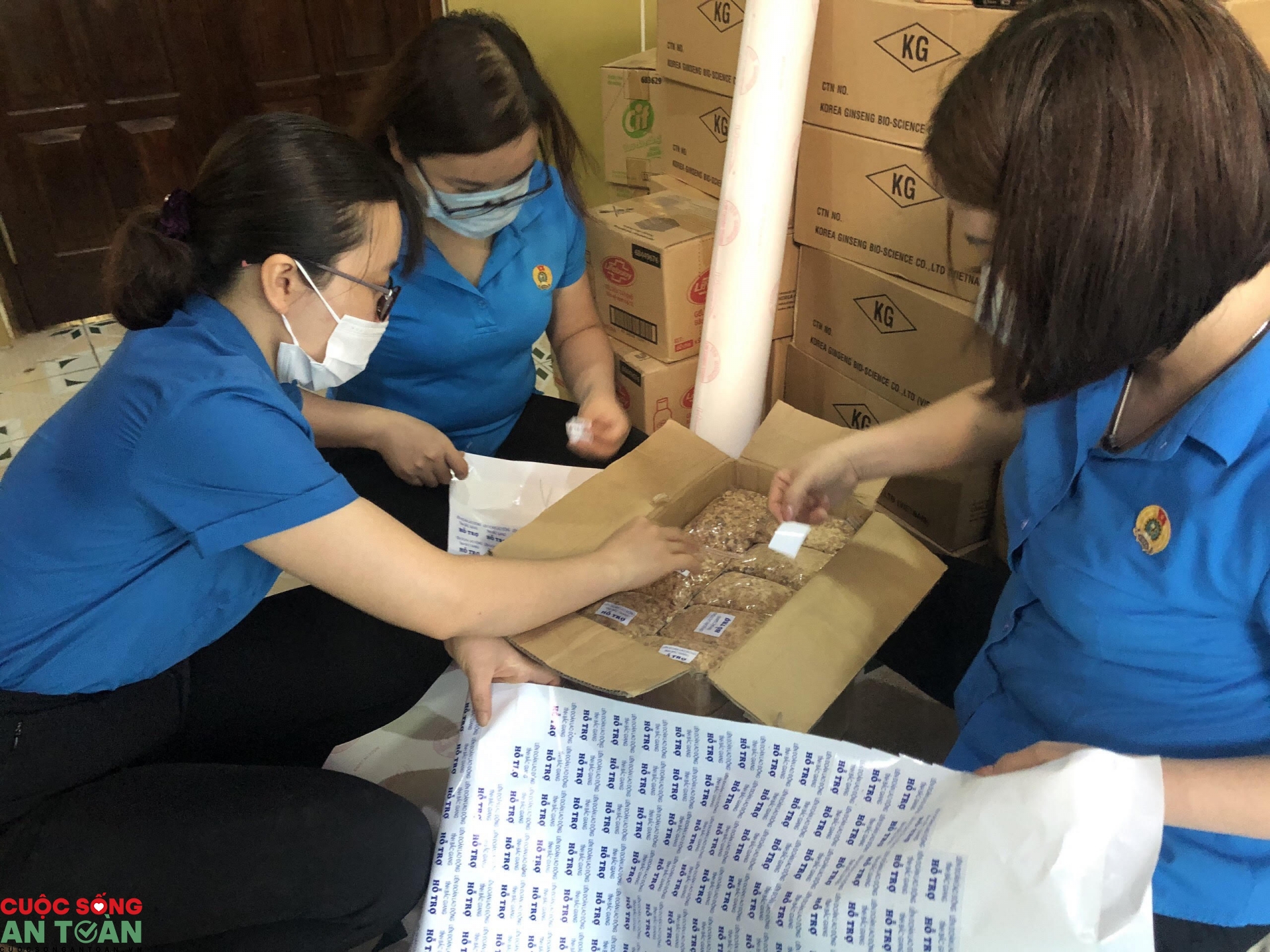 Món quà đặc biệt của đoàn viên gửi vào "tâm dịch" Món quà đặc biệt của đoàn viên gửi vào "tâm dịch"