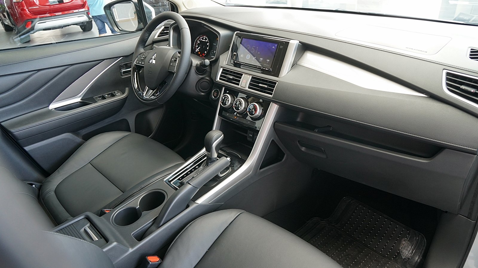 can canh mitsubishi xpander 2020 nhieu trang bi moi gia tang nhe