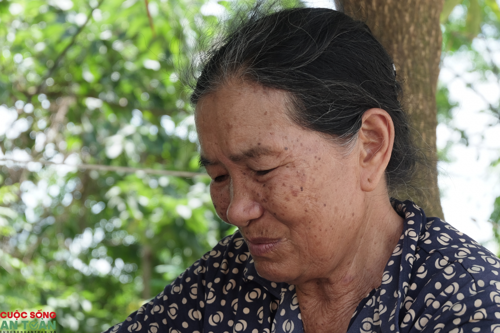 xom ngu cu ven song hong oan minh trong nang nong
