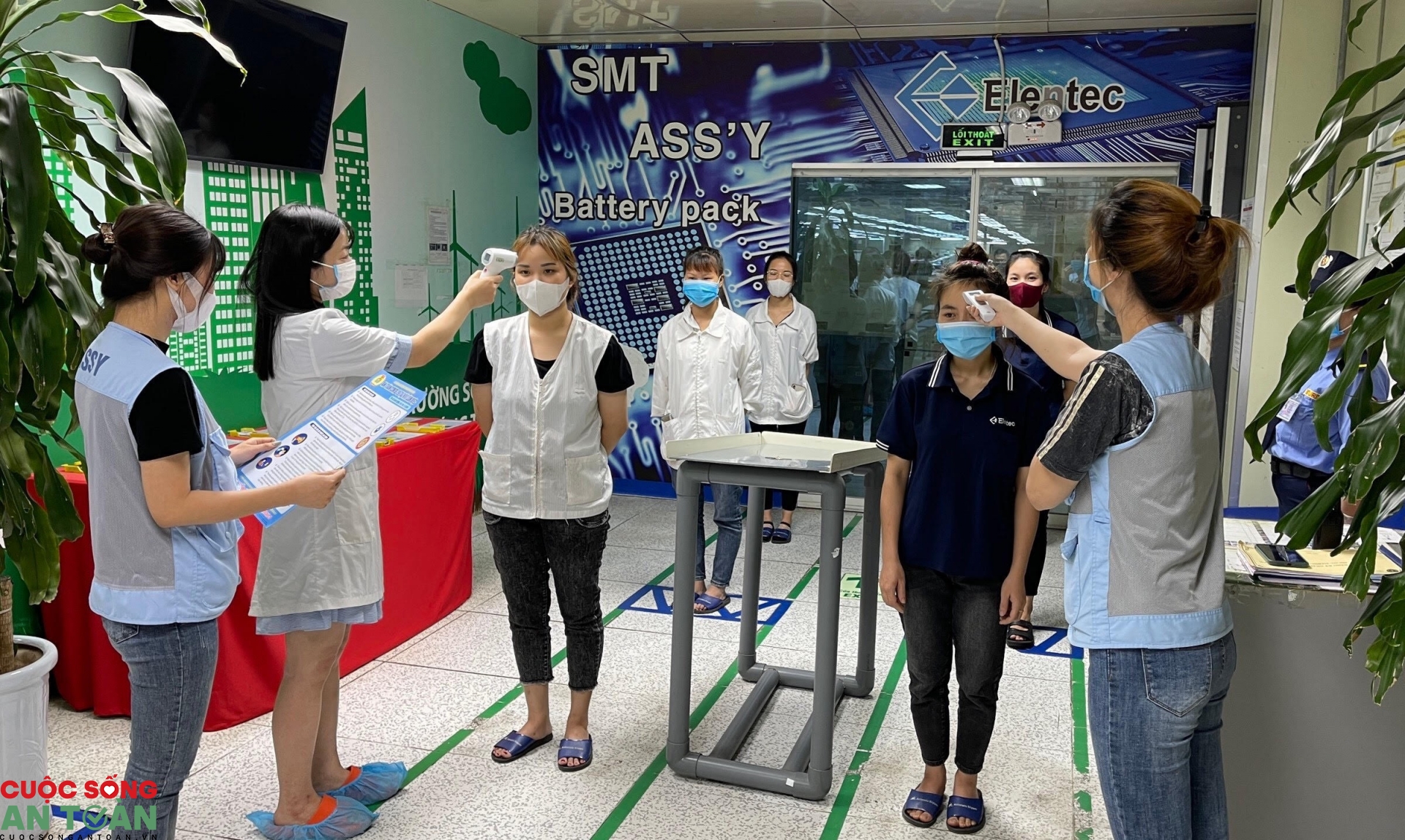 Hơn 10.000 Tổ An toàn Covid-19 tại các doanh nghiệp ở Hà Nội Hơn 10.000 Tổ An toàn Covid-19 tại các doanh nghiệp ở Hà Nội