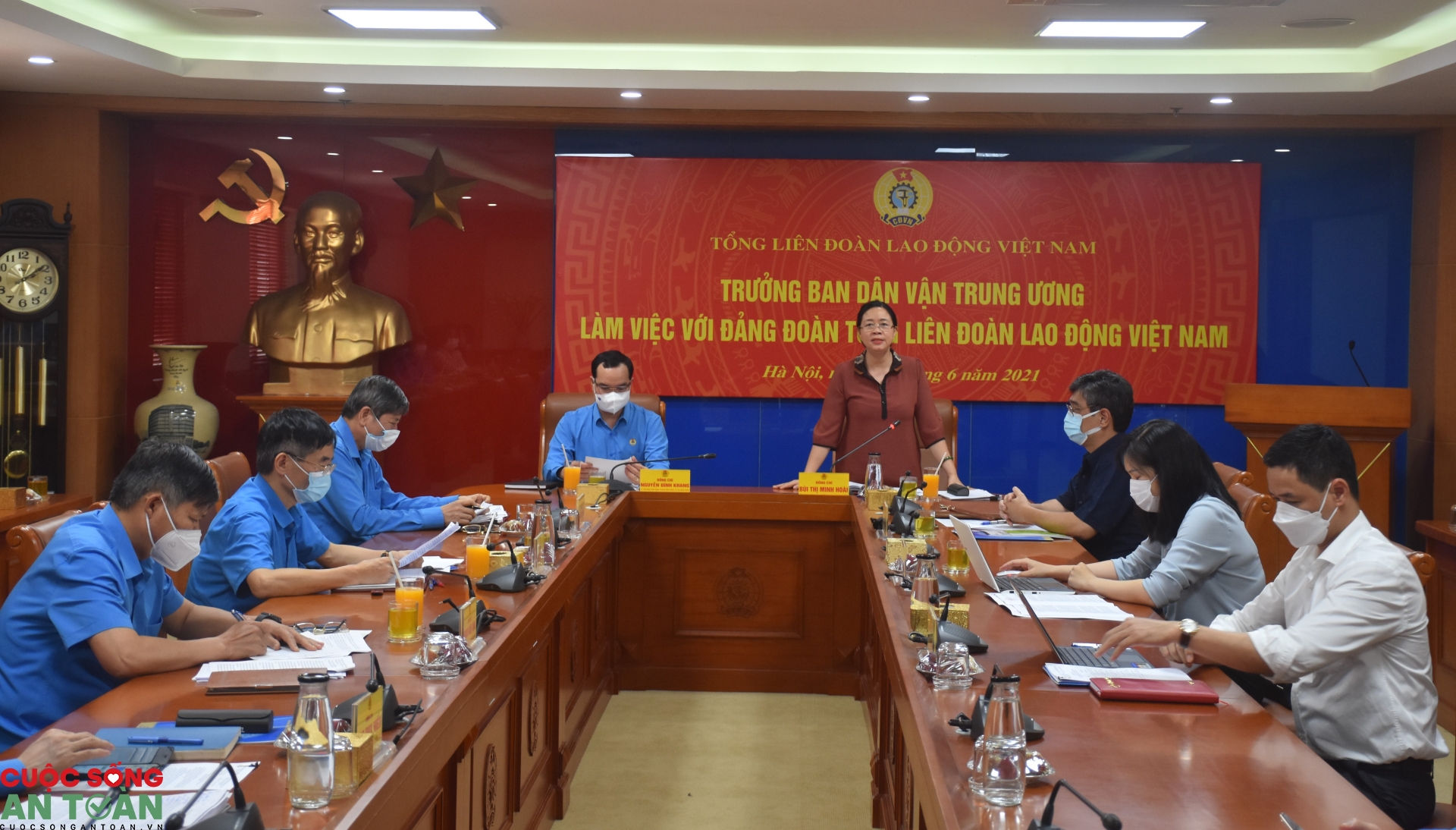 Công đoàn kịp thời chăm lo NLĐ ảnh hưởng bởi Covid-19