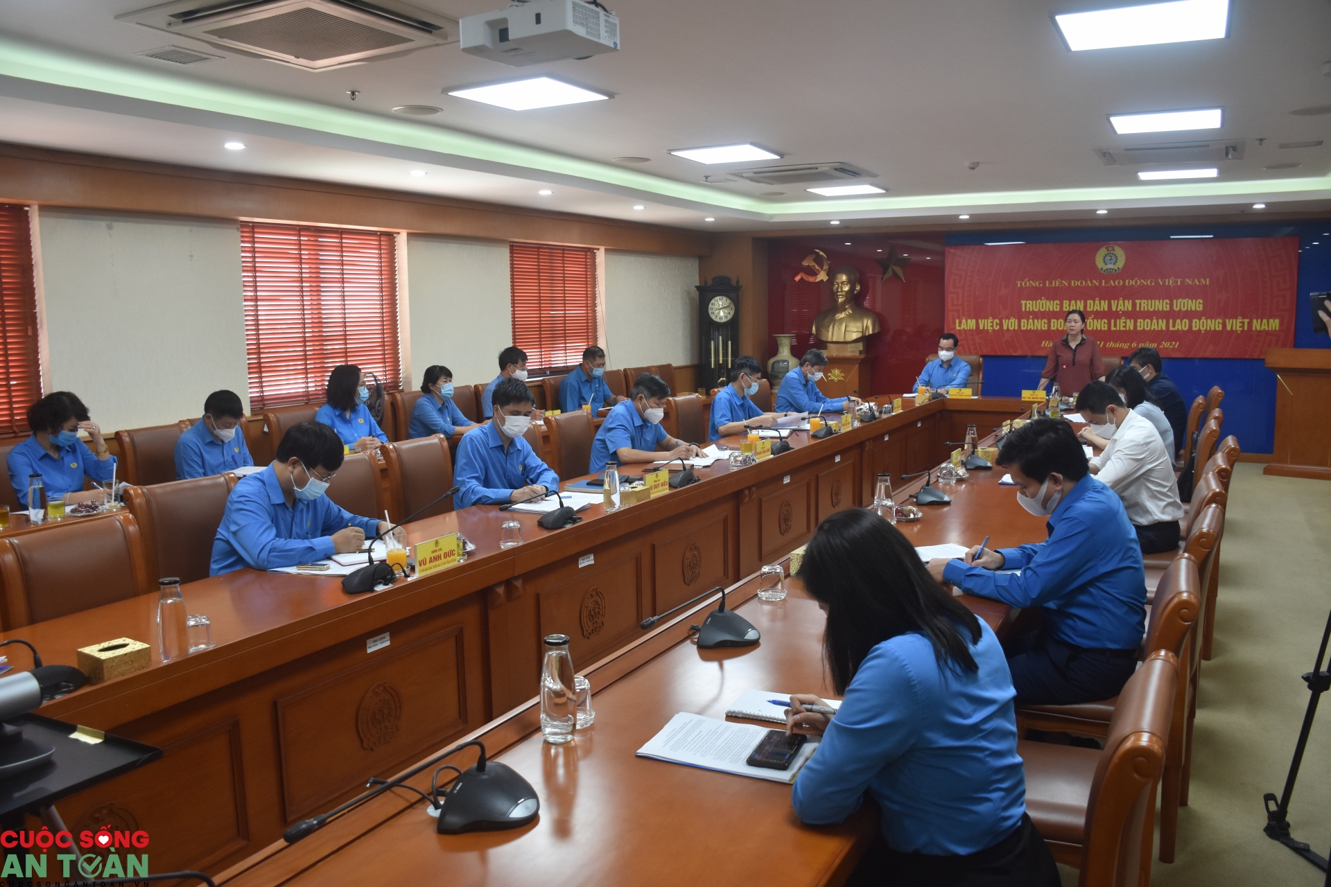 Công đoàn kịp thời chăm lo NLĐ ảnh hưởng bởi Covid-19