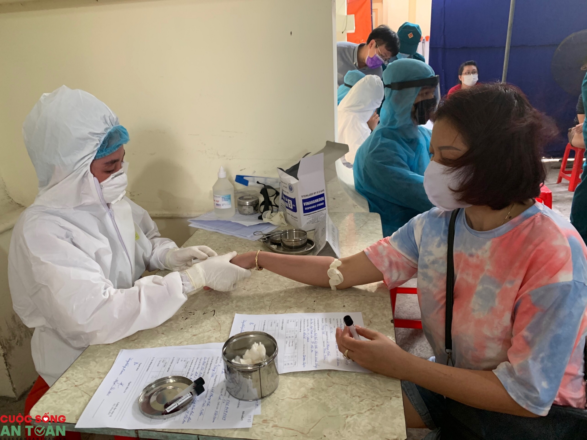 Hà Nội tổ chức test nhanh Covid-19 cho người trở về từ vùng dịch Đà Nẵng ha noi to chuc test nhanh covid 19 cho nguoi tro ve tu vung dich da nang