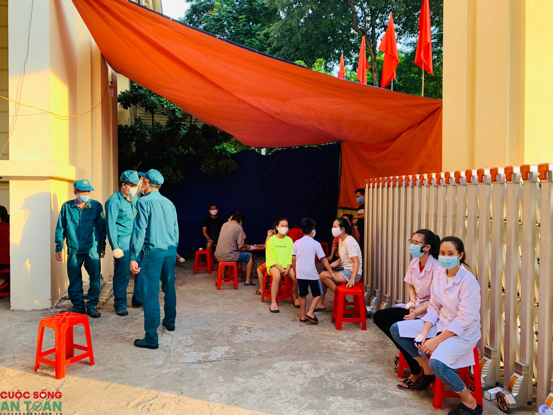 Hà Nội tổ chức test nhanh Covid-19 cho người trở về từ vùng dịch Đà Nẵng ha noi to chuc test nhanh covid 19 cho nguoi tro ve tu vung dich da nang