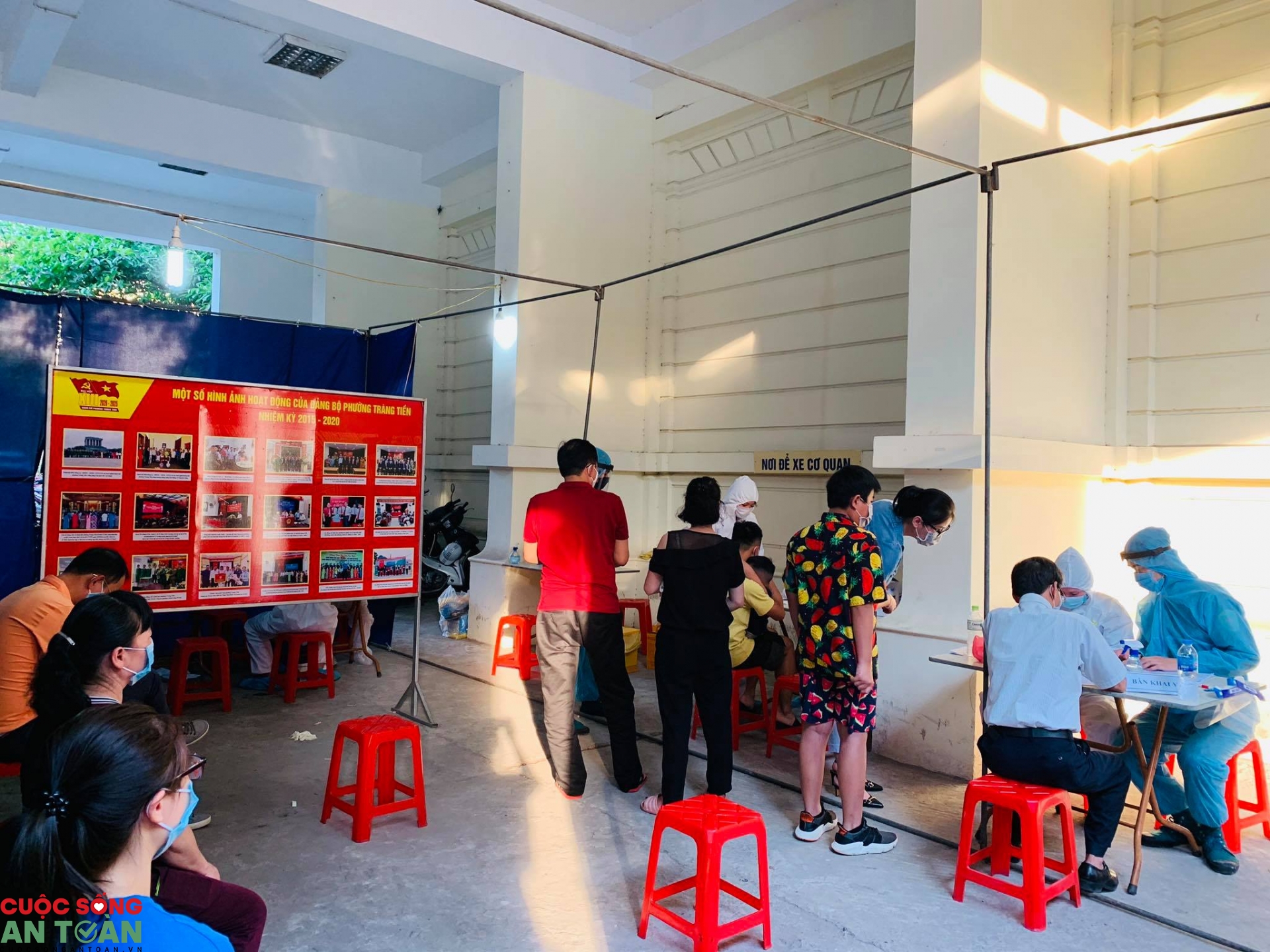 Hà Nội tổ chức test nhanh Covid-19 cho người trở về từ vùng dịch Đà Nẵng ha noi to chuc test nhanh covid 19 cho nguoi tro ve tu vung dich da nang