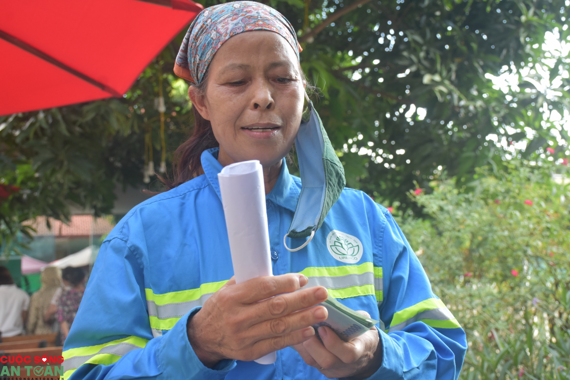 Công nhân vệ sinh bị nợ lương cảm ơn Tạp chí Lao động và Công đoàn Công nhân vệ sinh bị nợ lương cảm ơn Tạp chí Lao động và Công đoàn